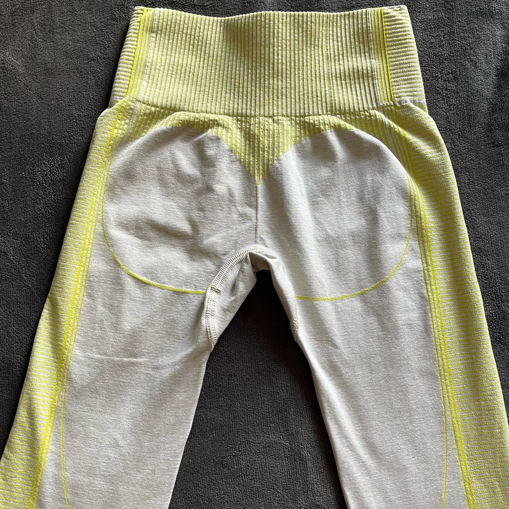 Gymshark brand new never worn leggings XS